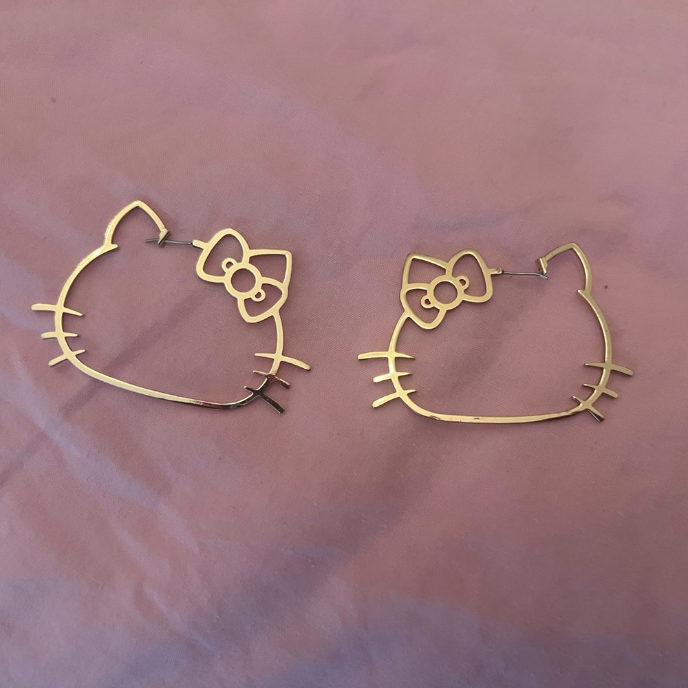 RARE Hello kitty hoop Earrings (gold)